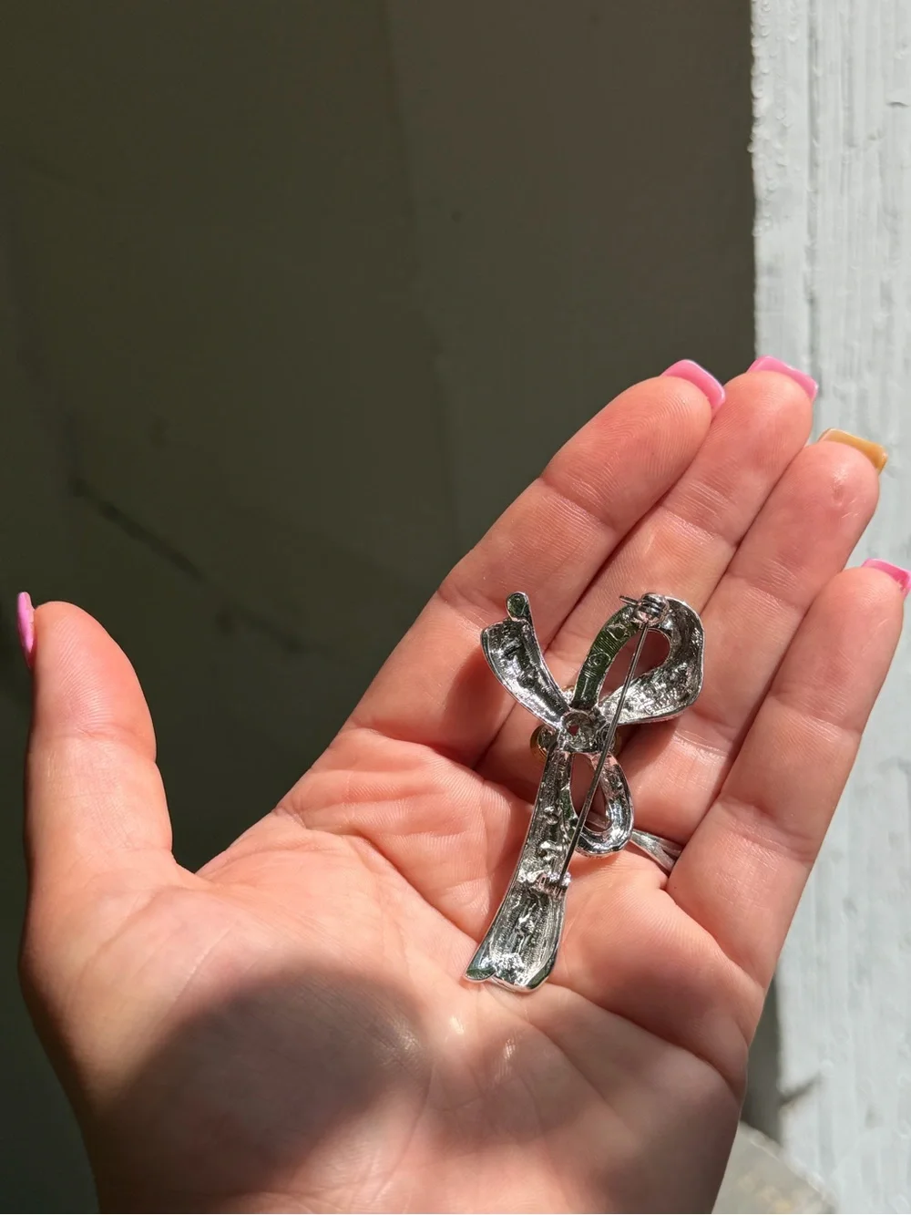 Vintage Silver-Tone Ribbon Bow Brooch with Pink Crystal Centers Stamped ☀️ATRE